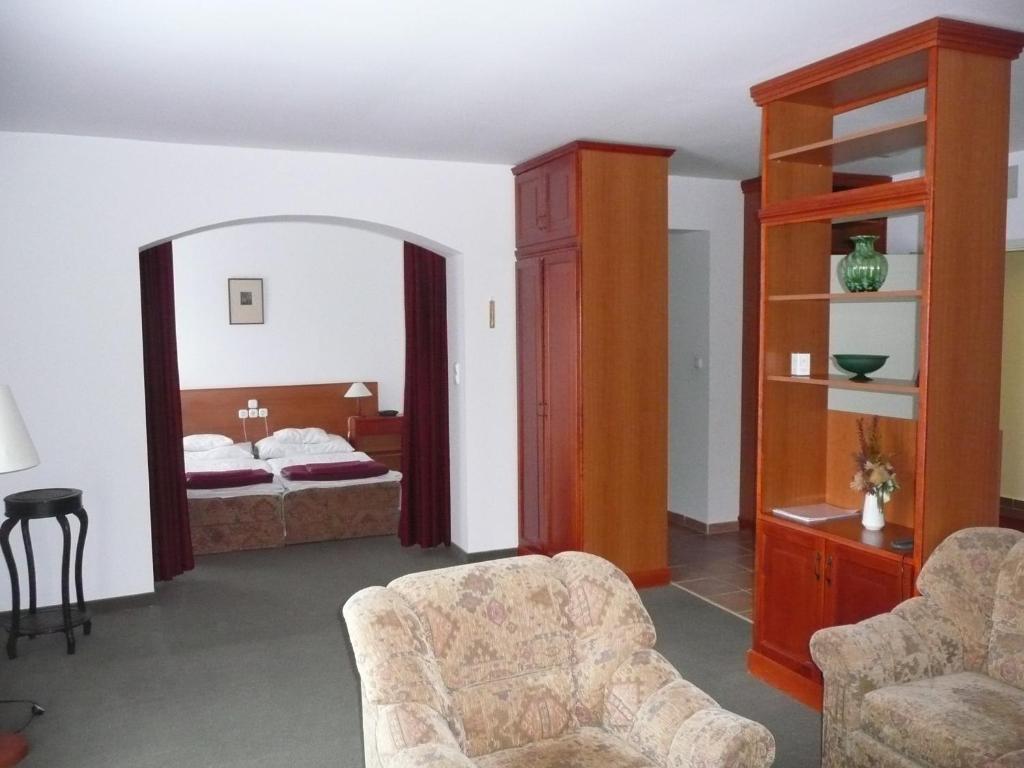 Hotel Ovit Keszthely Zimmer foto